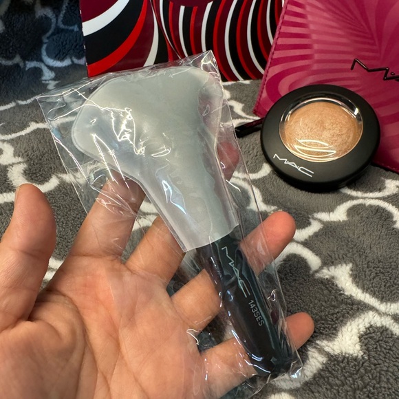 NWB MAC Highlighter Gift Set Makeup Brush Travel Bag" bling Me - Picture 5 of 9